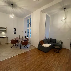 Apartment Wohlfuehlen In Perfekter Lage Dresden